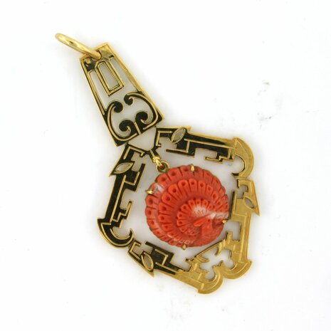 18k yellow gold pendant set with coral