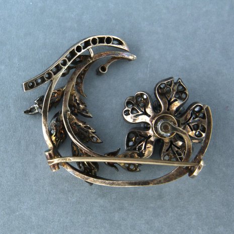 Goud met zilver broche bezet met diamant