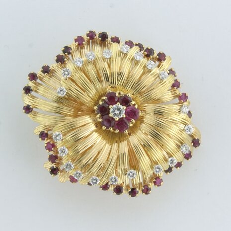 18K yellow gold brooch set with ruby ​​and brilliant cut diamond