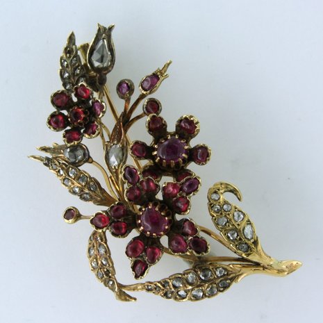 18k yellow gold branch brooch set with ruby ​​and diamond tot. 0.50ct