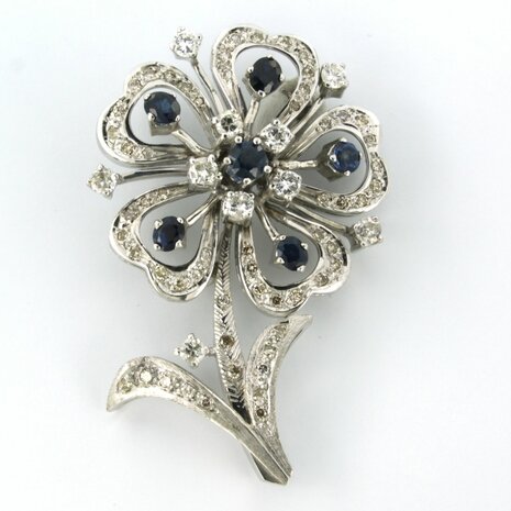 14k white gold brooch in the shape of a flower set with sapphire and brilliant cut diamonds