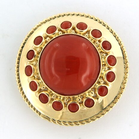 14 kt yellow gold brooch set with coral