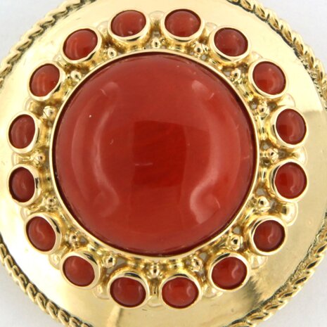 14 kt yellow gold brooch set with coral