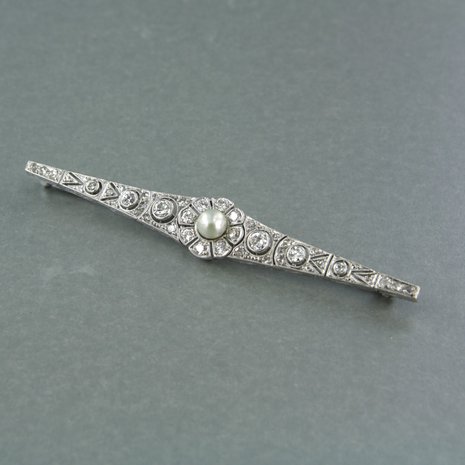 14k white gold brooch with pearl and diamond 0.70 ct