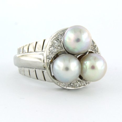 18 kt white gold ring set with pearl and Bolshevik cut diamond tot. 0.23ct