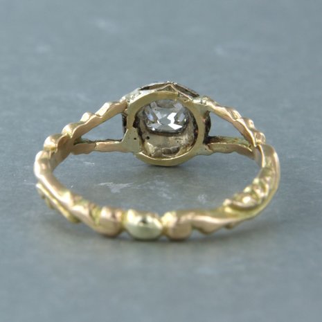 14k geel gouden ring met Z2 zilveren kop bezet met Bolsjewiek geslepen diamant tot. 0.35ct
