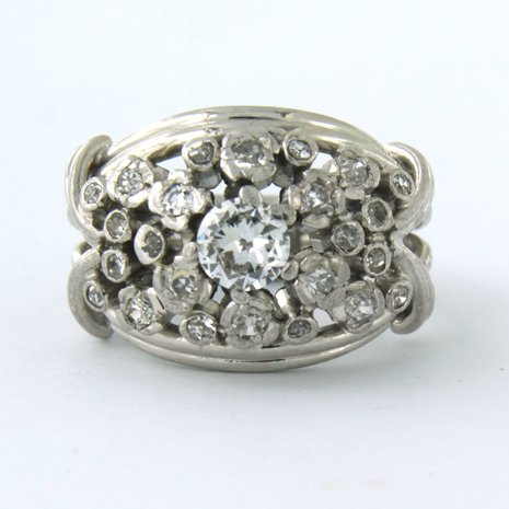 950Pt platinum entourage ring set with brilliant and single cut diamond tot. 0.64ct