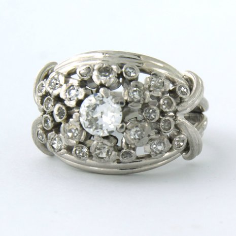 950Pt platinum entourage ring set with brilliant and single cut diamond tot. 0.64ct