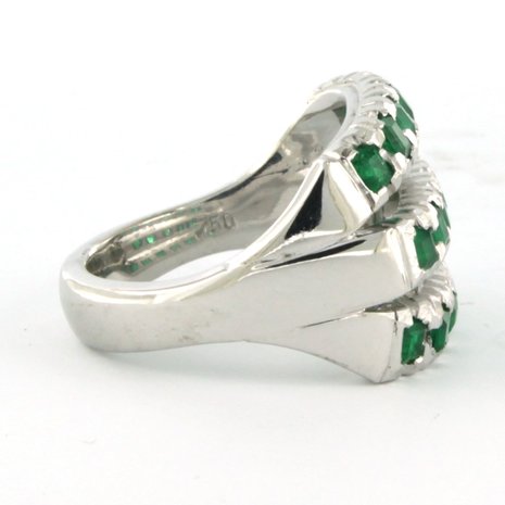 18k wit gouden ring bezet met carre geslepen smaragd tot. 3,50ct - rm 17,5 (55)