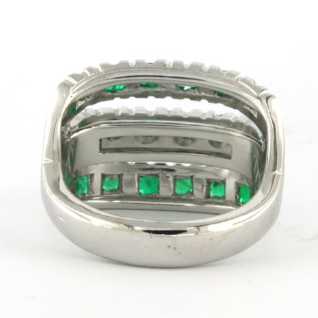 18 kt white gold ring set with a square-cut emerald tot. 3.50ct - rm 17.5 (55)