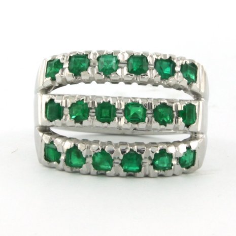 18k wit gouden ring bezet met carre geslepen smaragd tot. 3,50ct - rm 17,5 (55)