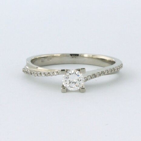 18 kt white gold ring set with brilliant cut diamonds. 0.38ct