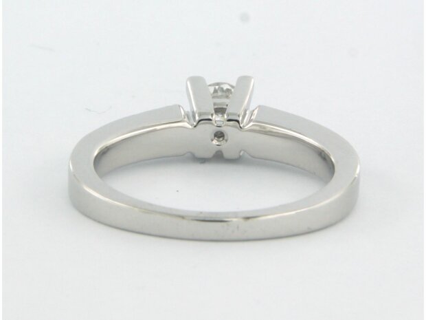 18k wit gouden ring bezet met briljant geslepen diamant tot. 0,40ct