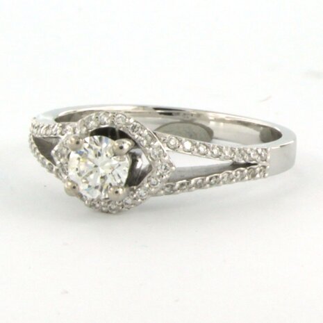 14 kt white gold ring set with brilliant cut diamonds. 0.66ct