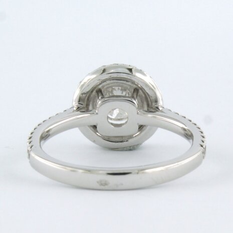 14k witgouden ring bezet met centraal een briljant geslepen diamant 0,61ct en briljant geslepen diamanten 0,39ct