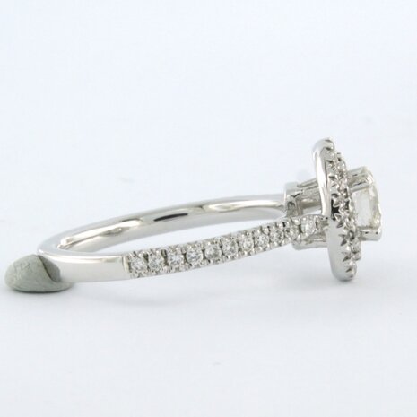 14 kt white gold ring set with a central brilliant cut diamond 0.61 ct and brilliant cut diamonds 0.39 ct