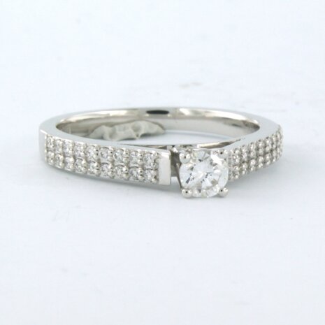 18 kt white gold ring set with a central brilliant cut diamond 0.26 ct and brilliant cut diamonds 0.12 ct