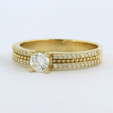18 kt yellow gold ring set with brilliant cut diamond 0.32 ct and brilliant cut diamonds 0.14 ct