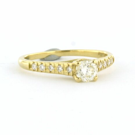 18k geel gouden ring bezet met briljant geslepen diamanten 0,42ct/0,14ct - rm 17.5 (55)