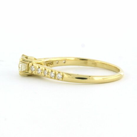 18 kt yellow gold ring set with brilliant cut diamonds 0.42 ct/0.14 ct - rm 17.5 (55)
