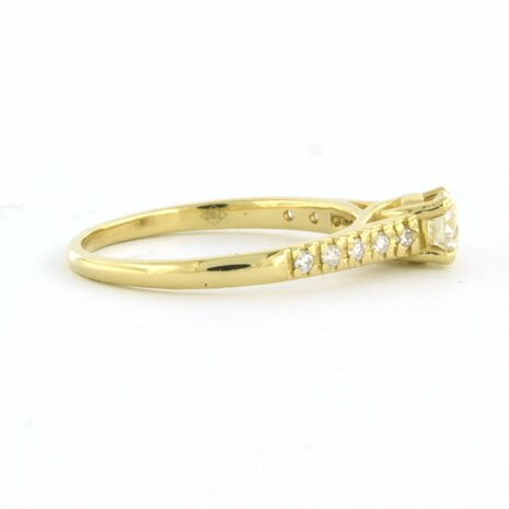 18 kt yellow gold ring set with brilliant cut diamonds 0.42 ct/0.14 ct - rm 17.5 (55)