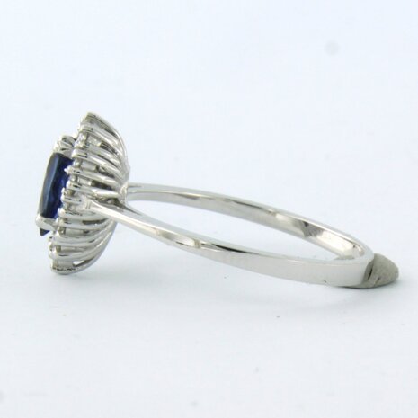 18 kt white gold ring with sapphire 0.70 ct and brilliant cut diamond 0.28 ct