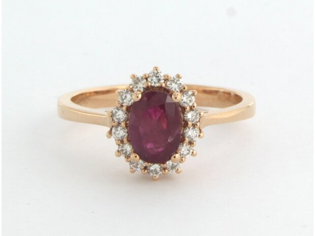 18k rose gouden entourage ring met robijn 1.05 ct en  briljant geslepen diamant 0.26 ct