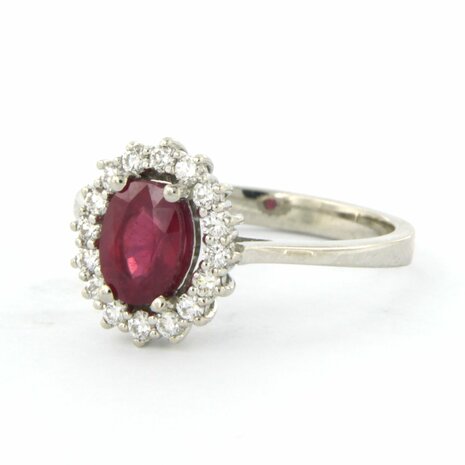 18K WHITE GOLD ENTOURAGE RING WITH RUBY 1.27 CT AND BRILLIANT CUT DIAMOND 0.28 CT