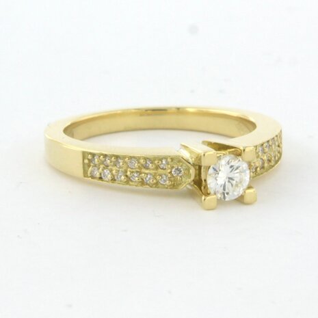 18k geel gouden ring bezet met briljant geslepen diamant 0,23ct en briljant geslepen diamanten 0.10 ct