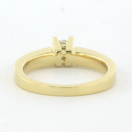 18 kt yellow gold ring set with brilliant cut diamonds 0.23 ct and brilliant cut diamonds 0.10 ct