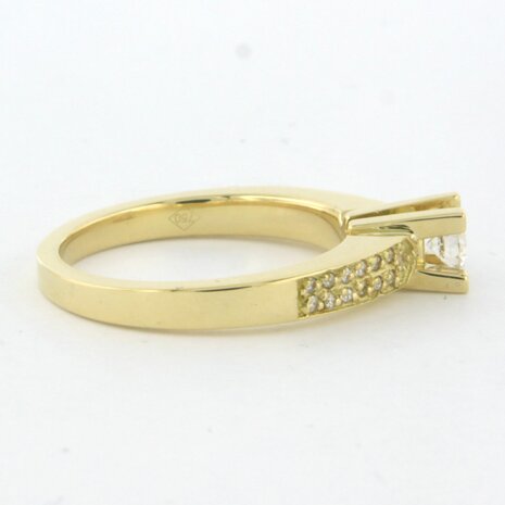 18k geel gouden ring bezet met briljant geslepen diamant 0,23ct en briljant geslepen diamanten 0.10 ct
