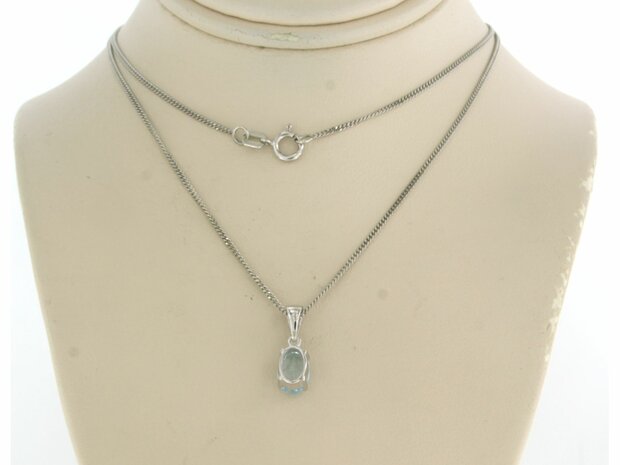 14 kt white gold necklace with pendant set with topaz 0.95 carat