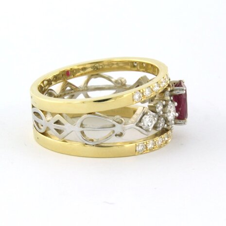 18k bicolour gouden band ring met centraal robijn en briljant geslepen diamant 0.75ct