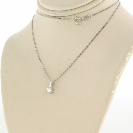 14k wit gouden collier met solitair hanger bezet met diamant 0.10 ct