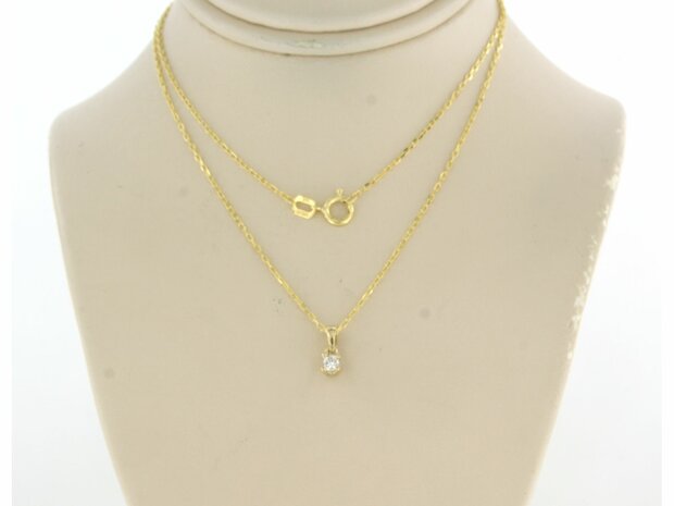 14k geel gouden collier met solitair hanger bezet met diamant 0.09 ct