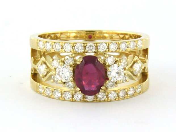 18k geel goud band ring met centraal robijn en briljant geslepen diamant 0.80ct