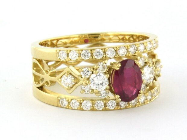 18 kt yellow gold ring with central ruby and brilliant cut diamond 0.80 ct