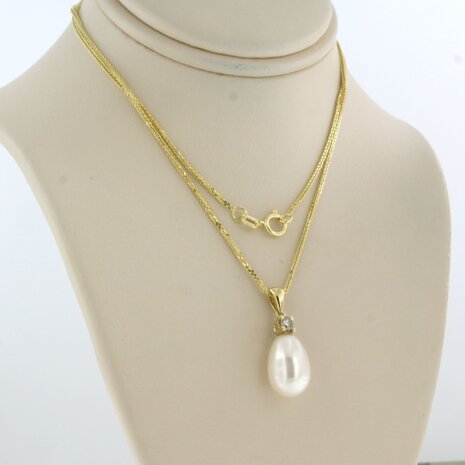 14k geel gouden collier met hanger met parel en diamant 0.10 ct