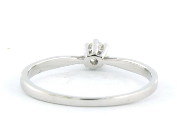 18 kt white gold solitaire ring set with brilliant cut diamond 0.09 ct