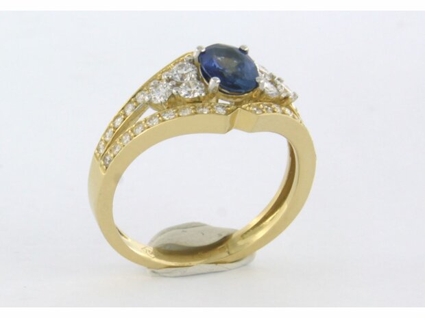 18 kt bicolour gold ring with central sapphire and brilliant cut diamond 0.64 ct