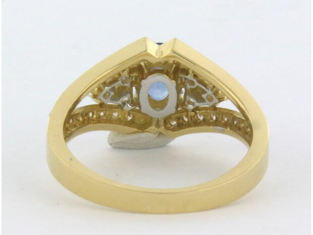 18 kt bicolour gold ring with central sapphire and brilliant cut diamond 0.64 ct