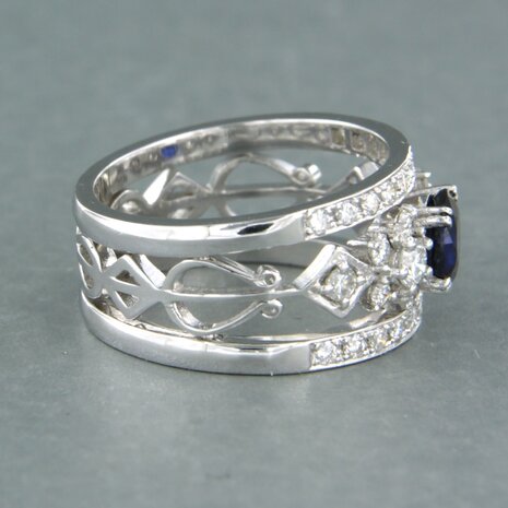 14 kt white gold ring with central sapphire and brilliant cut diamond 0.70 ct