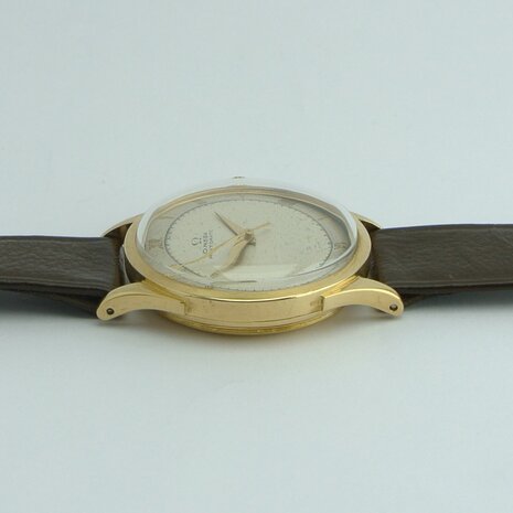 Omega Bumper Automatic Bumper 18k yellow gold case | ref 2421