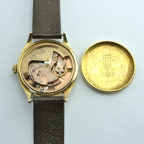 Omega Bumper Automatic Bumper 18k yellow gold case | ref 2421