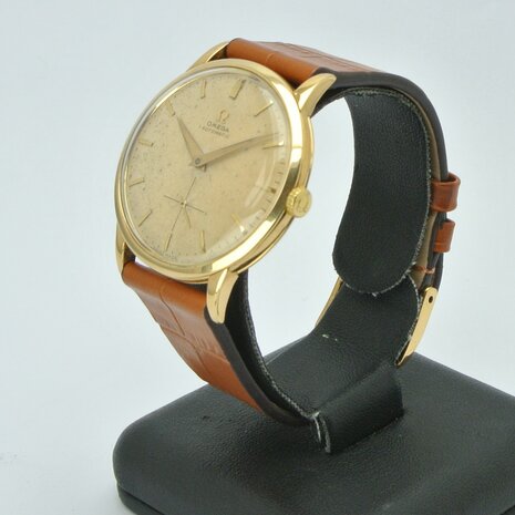 Omega Classic Vintage Automatic ref 2617 18k yellow gold case