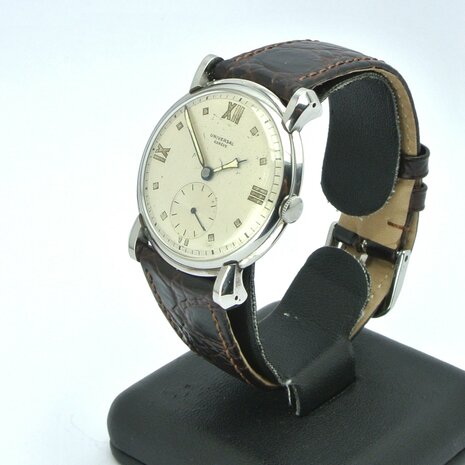Universal Genève Vintage 1942 | Cal 262