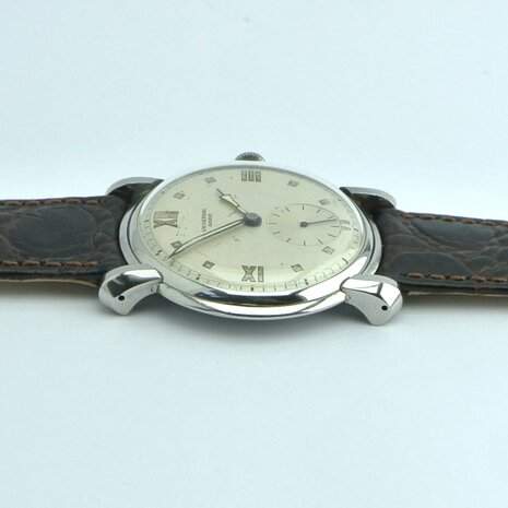 Universal Genève Vintage 1942 | Cal 262