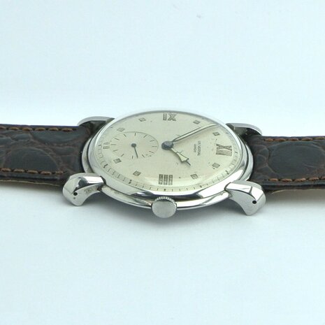 Universal Genève Vintage 1942 | Cal 262