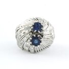 14k-wit-gouden-cocktail-ring-bezet-met-saffier-en-taper-vorm-geslepen-diamant-tot.-050ct-F-G-VS-SI-rm-14-(44)44)
