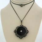 Zilveren-collier-en-hanger-bezet-met-onyx-Bolsjewiek-en-roos-geslepen-diamant